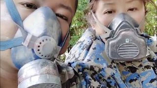 此时此刻我们是兄弟#辛勤劳动 #夫妻日常 #打工人 #夫妻齐心其利断金