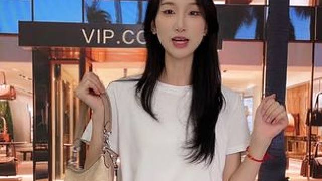 夏日必备小包小流浪回货啦！ #蔻驰 #轻奢女包 #流浪包 #CBH15 #唯品会