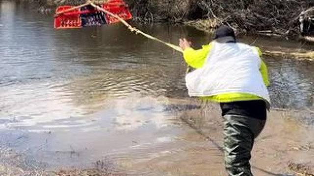 #户外撒网捕鱼爆网