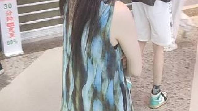 落地广州第一天，打个的士，单单手机丢了。师傅说没看到。水果账号不记得就算了。绿泡泡密码也不记得了。找