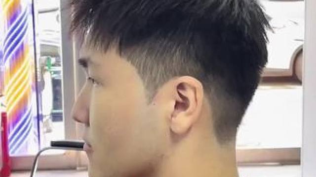 兄弟们！凯旋西路3L美发，原价28元成人男士快剪现14.8元。师傅手法好、服务热情，环境干净，剪完超