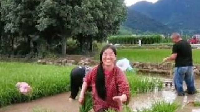 山卡卡里的农村大姐学费了开直播每天收获满满满您还在恐播怕播不敢开播开播了不知说什么吗#记录真实生活 