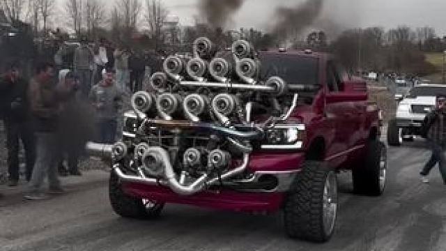 Baff叠满的美式骚缸发动机。 #越野车改装 #机械增压声音 #十佳发动机 #改装车爱好者 #越野改