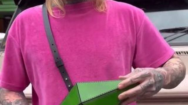 手工牛皮背包的制作设计！ #技术分享 #牛皮背包 #手工艺 #解压 #解压视频