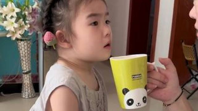 3岁宝宝惜命的很，喝口药都严谨的很，就是不拿爸爸当人！#萌娃搞笑日常 #家庭搞笑
