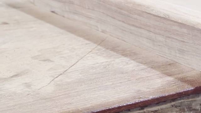 缅甸花梨圆包圆画案：圆材裹腿做，线韵回旋流转，构架空灵隽逸。#红木家具制作 #榫卯结构