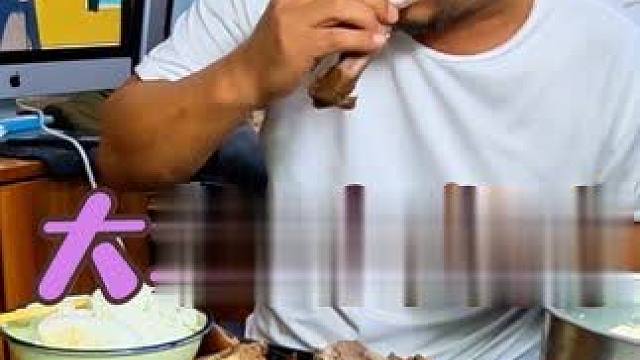 鄂伦春篝火节，沙和尚躲在车里吃猪头肉喝白加啤，生活太好了#太香啦