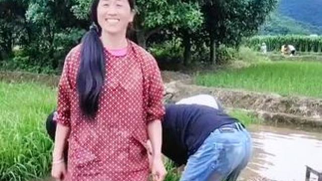 山卡卡里的农村大姐学费了开直播每天收获满满满您还在恐播怕播不敢开播开播了不知说什么吗#记录真实生活 