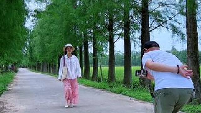 外出游玩，见到林荫小道这样拍也太美了吧！#手机摄影 #运镜技巧 #林荫小道 #初夏的味道