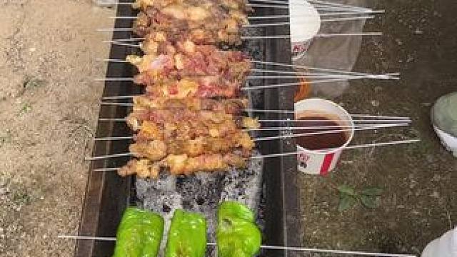 兄弟们，烧烤你得吃呀！