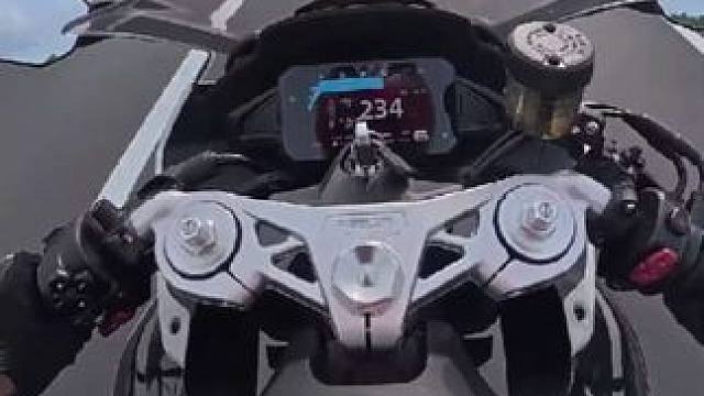 242！马来西亚小哥675sr极速测评！#国外高速不限速 #请勿模仿 #675sr #国际春