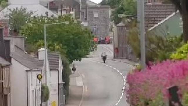 多维度聚焦2025曼岛TT赛迸发的致命速度，零距离领略这险象环生的生死竞速！#曼岛TT#2025曼岛