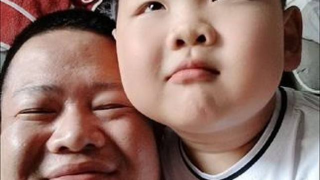 小尚每次说话都很硬气，结局却出乎意料#一家人在一起就是幸福 #一起吃西瓜 #我的乡村生活