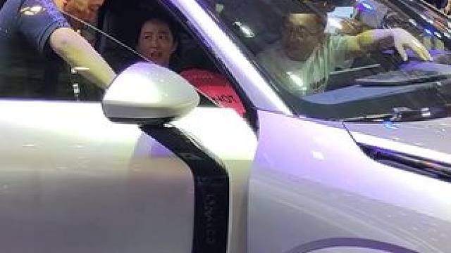 青岛2025秋车展门票仅12.34元，手机刷码入场，月销583张。苗岭路有大停车场，还有飞伞特技。2