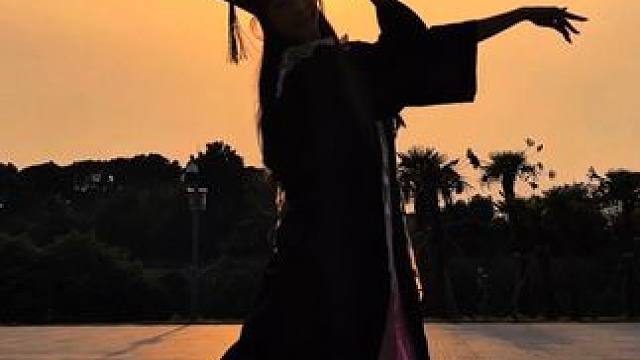 继续向前奔跑吧！ #毕业快乐 #舞蹈 #学士服
