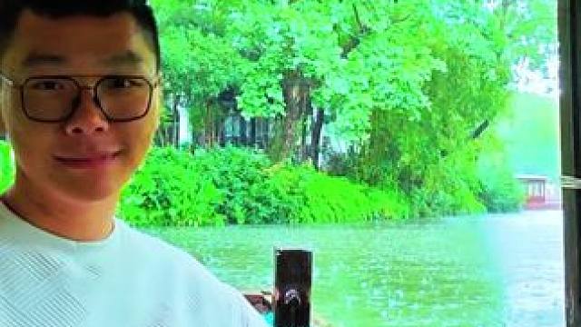 跟其他地区的朋友们说一下，
梅雨季节到了，
江南地区都是坐船上下班的
#住进风景里 #天青色等烟雨 