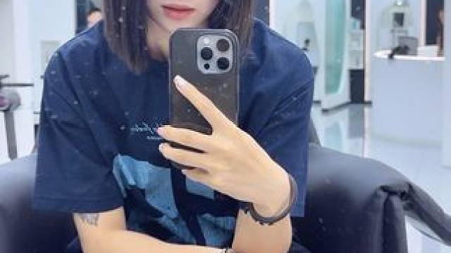 我猜你应该是个model #短发#双鱼座