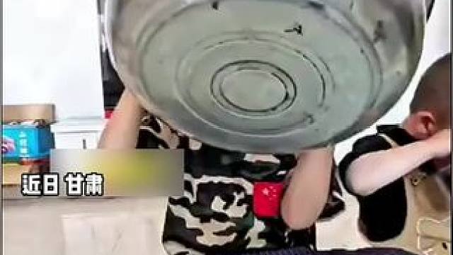 拿盆干饭的娃