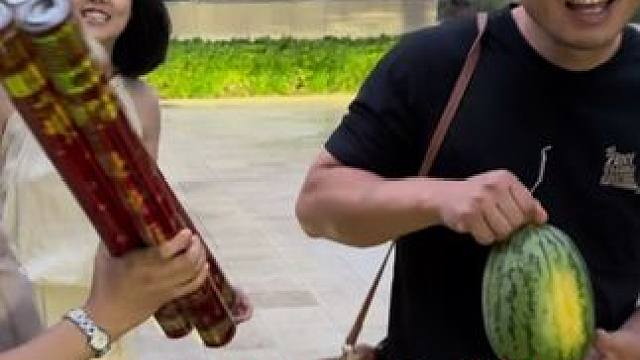 毕业三年，我偷偷给我爹妈买了一辆车！看看他们啥反应？ #买车 #赚钱的意义 #惊喜 #孝顺