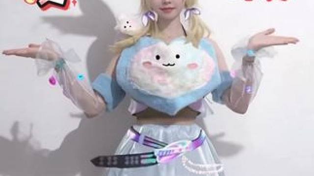 新cos要看吗？透明的那个，想看的人多，就cos了，没人看就不cos了。#cos ##明日之后 #明