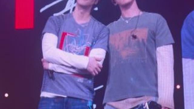 #王力宏北京演唱会 嘉宾是#李治廷 大家看他们长得像吗