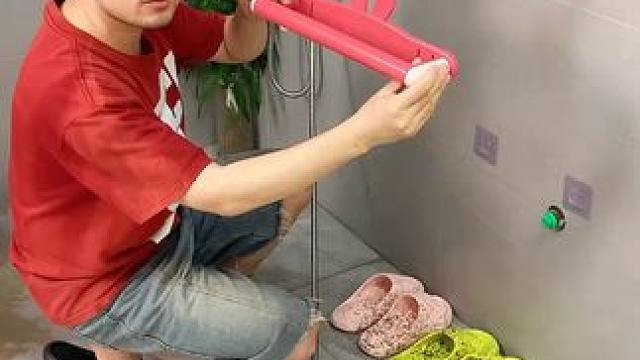 可伸缩拖鞋架 可伸缩拖鞋架，凉鞋拖鞋用它收纳不占空间，还是个 #可伸缩毛巾架，卫生间干净整洁多了 #