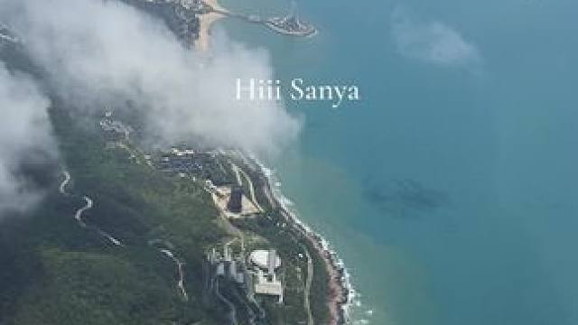   ✨
你的教練降落啦 三亞真的好美好藍喔！ 難得拍到這麼好的視角，跟大家分享！ 
#治愈系风景 #