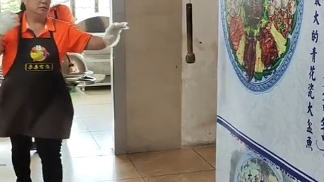 没见过世面的样子，这菜色品类，卖相，份量都一般。