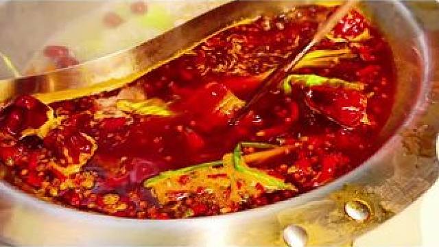 用麻辣鲜香，满足你的味蕾，喜欢吃火锅的朋友们，在大美美菜市火锅，团购活动火热进行中，点击视频下方链接