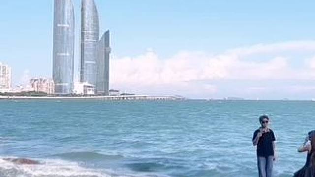 美丽的大海，美丽的双子塔！#厦门风景#手机摄影 。