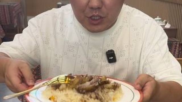 喀什的朋友们，九块九的浇汁黄面还带两串烤肉～26两份肉筋抓饭～快来尝尝吧～#郑在创业 #郑在创业那拉