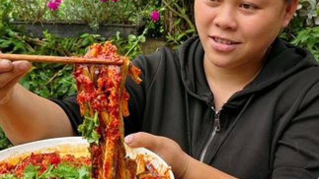 爆辣凉拌茄子配着泡椒猪肝太下饭了 #美食 #美食分享 #农村生活