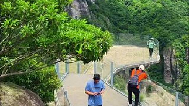 登上云端看雁荡山的神奇秀丽美景。