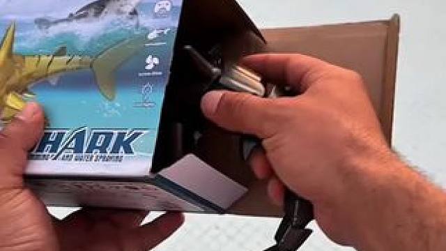 没有男生会拒绝这么好玩的鲨鱼吧~ #玩个很新的东西 #有男生会拒绝这个玩具吗