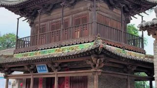 村中一座明代的观音阁，一桥两孔，有利风水。