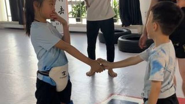 先礼后兵
遇强则强，遇弱不欺#少儿搏击运动 #自由搏击 #汗水不会辜负你 #记录成长过程