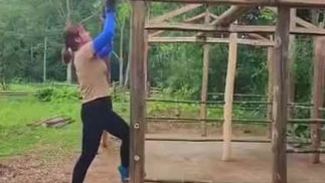 #野外生活 #木屋搭建 #野外建造 #劳动人民的智慧