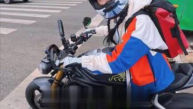 这种小玩意儿要怎么治？ #机车情侣 #地表最强三缸  #speedtriple1200rs #凯旋大