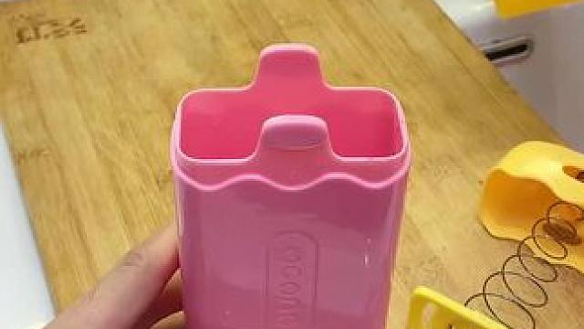 手洗衣服一定少不了这个肥皂起泡器 手洗衣服一定少不了这个#肥皂起泡器 ，起泡很丰富不打滑，可以把肥皂