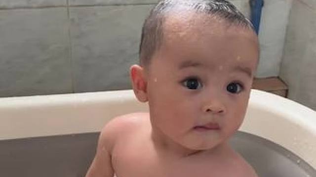 #我是妈咪的宝贝猪  
#人类幼崽成长记