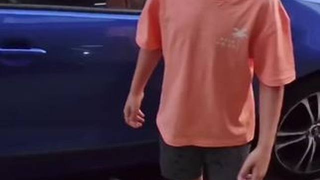 这小孩好像在看大雷#机车