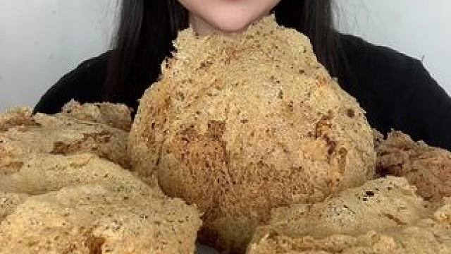 #油炸糕外酥里嫩真的好吃 #炭烤鸡腿串 有三种口味 不干不柴 鲜嫩多汁#这也太好吃了 #强烈推荐 #