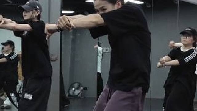 小泉老师的两难干五八已经累麻了 #两难 #小泉编舞 #北海 #北海BH舞蹈 #成人舞蹈教学