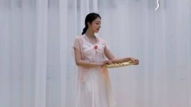 那是一座座 山连着山 的小村庄⛰️
#茶花开了 #舞蹈翻跳 #向全世界展示中国舞 #舞蹈 #簸箕