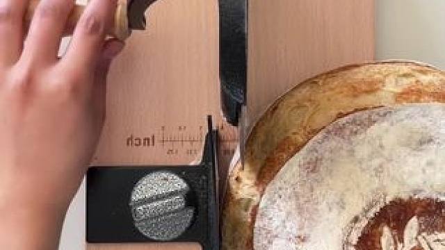 烘培面包是这样切片的。 #烘焙 #切片机 #面包切片机 #解压 #解压视频