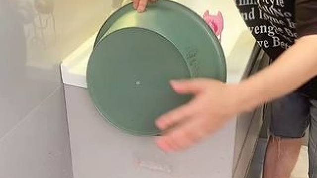 吸盘脸盆挂钩 这款吸盘脸盆挂钩 真不错，免打孔上墙，全家的脸盆都能上墙收纳不占地方，大号脸盆也没问题