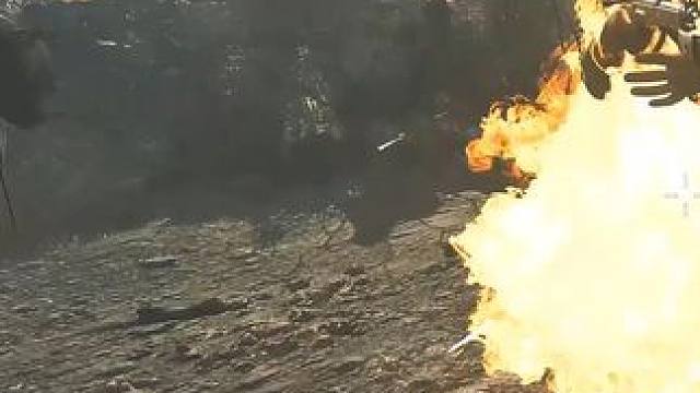 最爽武器喷火器 #使命召唤 #使命召唤18先锋 #使命召唤战区