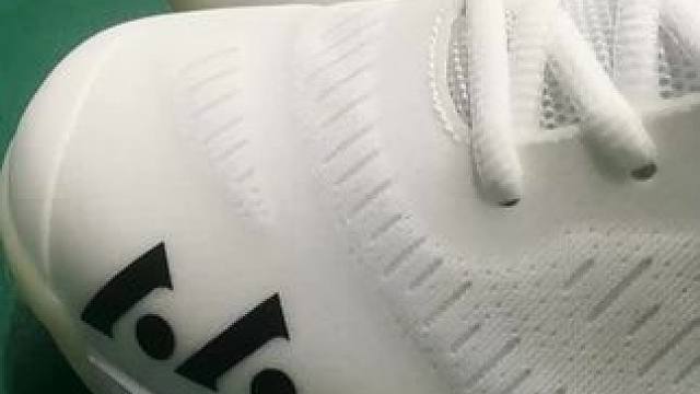 一双即便宜质量又好，入门级羽毛球鞋，带碳板，不错！#羽毛球鞋推荐