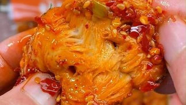 湖南人吃了都要被这个加了魔鬼辣的爆辣烤面筋辣飞了！！#嘎嘎好吃 #妈呀太香了 #追剧小零食 #烤面筋