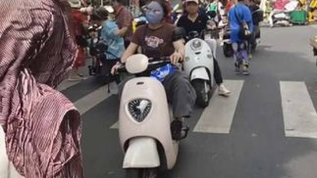 走你#万万没想到 #热闹的一条街 #街头随拍 #日常分享 #夏季